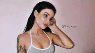 🍷 90ec7462 @Trnichawm 여자, 미인, 인물사진, 소녀, 모델, 흑발, 셀카 whatsapp sticker