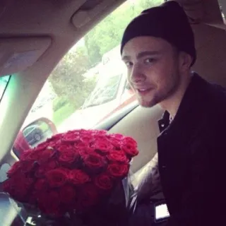 ❤️ 5ab3c641 man, roses, flowers, car, bouquet whatsapp sticker