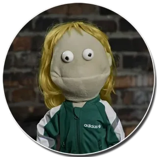 👻 d56324ff boneka, boneka, karakter, rambut pirang, mata, jaket hijau, Adidas whatsapp sticker