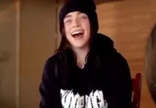 🌊 32f34810 Billie Eilish musisi, penyanyi, selebriti, potret, senyum, bahagia whatsapp sticker