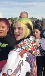 🌊 490ce40b orang, wanita, kerumunan, potret, penggemar whatsapp sticker