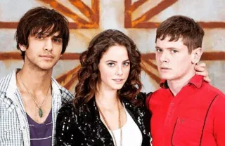 ➰ 00dca97f Skins skins, подростковая драма, дружба, Великобритания, британская драма whatsapp sticker