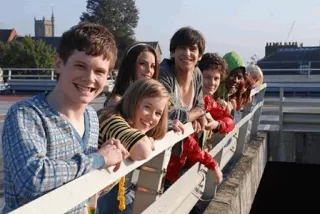 ➰ 30085fa7 группа, подростки, улыбаясь, мост, люди whatsapp sticker