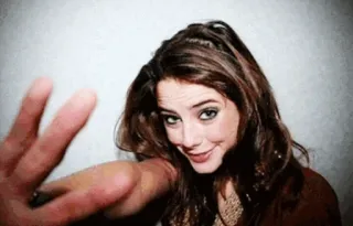 ➰ 9d3ea762 девушка, рука, улыбка, человек whatsapp sticker