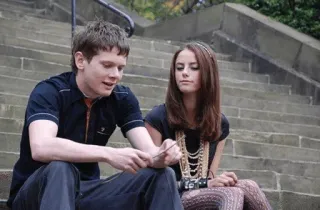 ➰ f2a2ca51 люди, лестница, сидя, пара, дружба whatsapp sticker