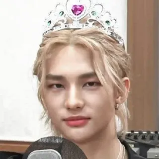 👑 a91cea26 mężczyzna, korona, hyunjin, kpop, idol, osoba telegram sticker