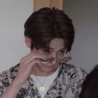 🤨 cd60e2ac osoba, mężczyzna, okulary przeciwsłoneczne, portret telegram sticker