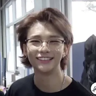 🤓 fa13b460 osoba, uśmiechnięty, okulary, mężczyzna, portret, szczęśliwy telegram sticker