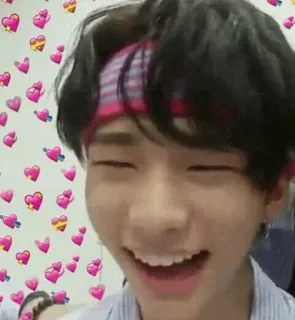 💛 ea1880ab joyeux, coeurs, amour, kpop, sourire, personne whatsapp sticker