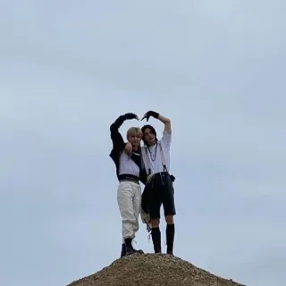 💫 a85c000f đàn ông, tình bạn, trái tim, tạo dáng, thời trang, ngoài trời, chân dung telegram sticker