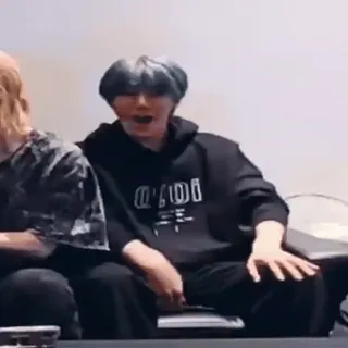 🤪 f9b7b45e Q'ADI Mode, Koreanisch, Casual, Kleidung whatsapp sticker