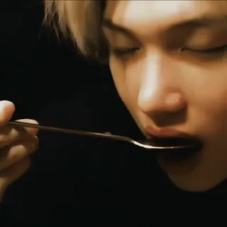 🍜 eb40daec еда, ложка, пища, человек, еда telegram sticker