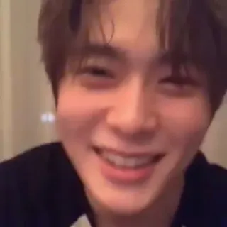 🎮 55deac25 คน, ยิ้ม, ผู้ชาย, ภาพเหมือน, ใบหน้า telegram sticker