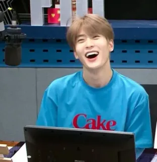 🎮 6550f9b8 Cake เค้ก, เสื้อยืด, คน, ยิ้ม, มีความสุข, เกาหลี telegram sticker