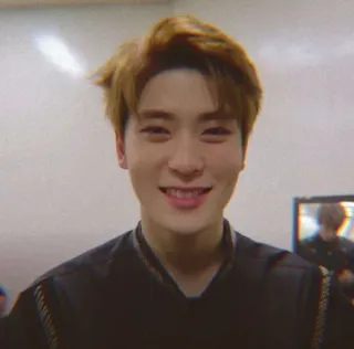 🎮 793fc55f คน, ผู้ชาย, ยิ้ม, ภาพเหมือน telegram sticker