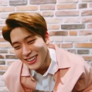 🎮 b9dccddb คน, ยิ้ม, มีความสุข, ภาพบุคคล, ผู้ชาย telegram sticker