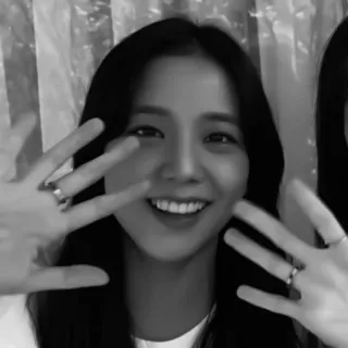 ⚓️ a7c1d90b черно-белый, улыбается, женщина, портрет, счастливый telegram sticker