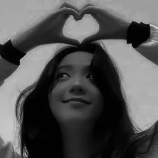 ⚓️ aceef6f7 женщина, сердце, любовь, милый, чёрно-белый, портрет, руки telegram sticker
