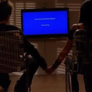 🚬 d00e98c4 Paar, Händchenhalten, fernsehen, Liebe, Beziehung telegram sticker