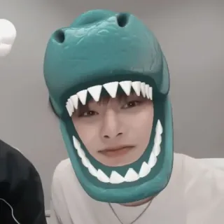 📦 dcd3eb74 Dinosaurier, Maske, Porträt, junger Mann whatsapp sticker