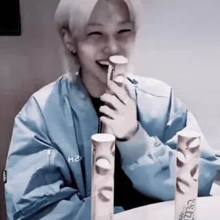 🐣 46b510f1 Felix เกาหลี, ผู้ชาย, ไอดอล, ยิ้ม, K-Pop, เพลง telegram sticker