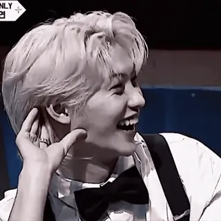 🐣 dfcff15b ONLY คน, ผู้ชาย, ภาพเหมือน, ยิ้ม, ในร่ม, ผู้ใหญ่ telegram sticker