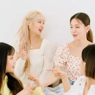 🐚 f3ec1b49 女性, グループ, ソーシャル, 人々, 友達 telegram sticker