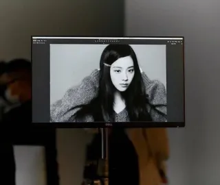 💗 2a9af617 ภาพเหมือน, ผู้หญิง, ขาวดำ, ความงาม, ทรงผม, แฟชั่น telegram sticker