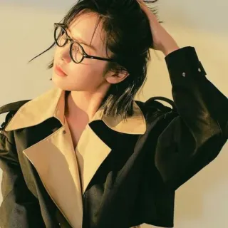 😀 757a4a59 여자, 안경, 재킷, 패션, 인물 사진, 사람 telegram sticker