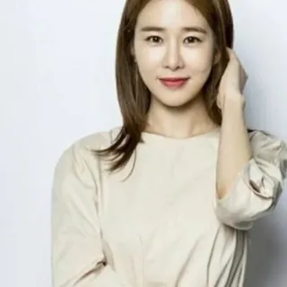 😀 7fce1d08 여자, 인물 사진, 여배우, 유명인, 아시아 여성, 미소 telegram sticker