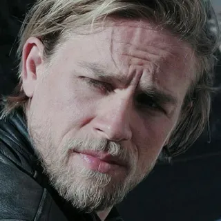 😒 3edbda31 Charlie Hunnam aktor, portret, mężczyzna, poważny telegram sticker
