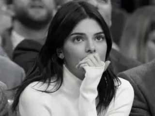 🤍 d42fe2ee Kendall Jenner เคนดัลล์ เจนเนอร์, นางแบบ, คนดัง, คน, ผู้หญิง, กำลังดู, เซอร์ไพรส์ telegram sticker