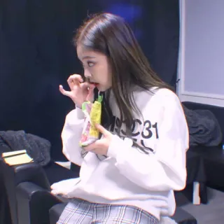 💘 2145315c kobieta, jedzenie, żywność, na luzie, wewnątrz telegram sticker