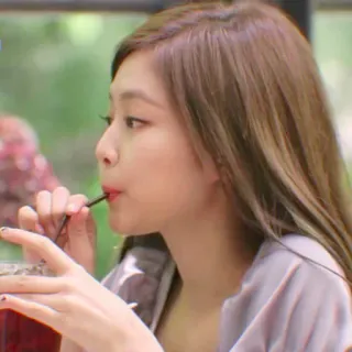 💘 cf7a0e34 Jennie dziewczyna, picie, herbata, napój, portret, kpop telegram sticker