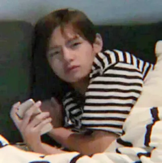 🤡 7befa992 personne, portrait, intérieur, allongé, smartphone telegram sticker