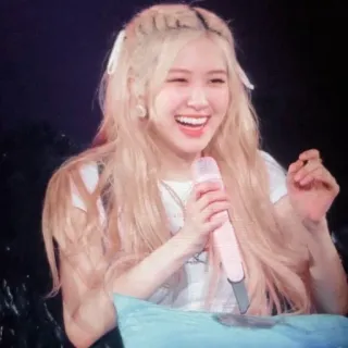 🐰 46ce01d8 Rose 歌手, ミュージシャン, アイドル, 女性, ブロンド, KPOP telegram sticker