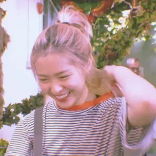 🤍 9a4661a9 phụ nữ, mỉm cười, người, hạnh phúc, chân dung, trong nhà, phong cách sống telegram sticker