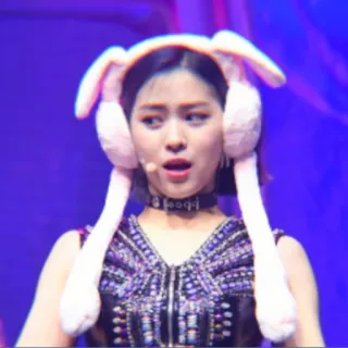 🎀 b4d62867 người, phụ nữ, tai thỏ, sân khấu, biểu diễn telegram sticker