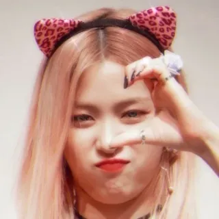 🌷 e270e840 phụ nữ, cô gái, tai mèo, da báo, chân dung telegram sticker