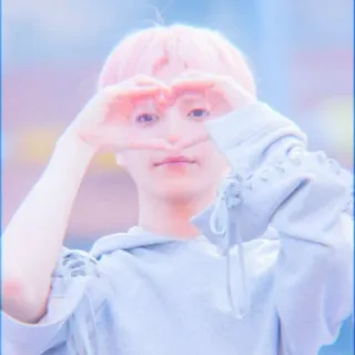 🙂 10420b2e kpop, serce z rąk, słodki, różowe włosy, pastelowy, osoba, idol telegram sticker