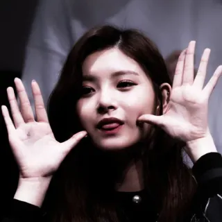 😝 92549118 mujer, persona, sacando la lengua, gestos con las manos telegram sticker