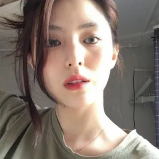 🤍 6d2bbc1b woman, portrait, selfie, girl, person, face, beauty telegram sticker