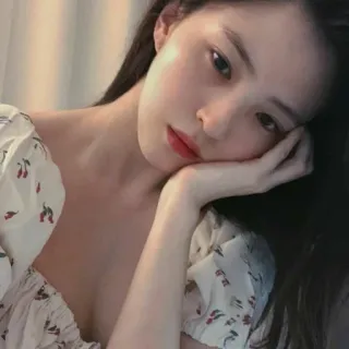 🤍 933575a4 woman, portrait, beauty, girl, selfie telegram sticker