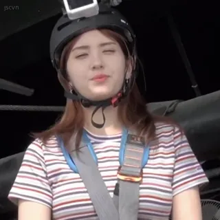 ✨ 03bfaa8c 人物, 女性, 头盔, 肖像, 微笑, 冒险, 活动 telegram sticker