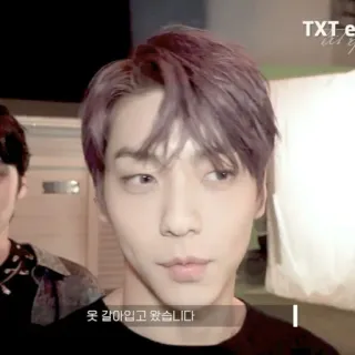 🎐 1ca0bee0 못 갈아입고 왔습니다 kpop, アイドル, 韓国, 男性, 歌手, txt whatsapp sticker