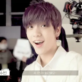 🎐 b24c228e Soobin 저 (먼저) 퇴근해요~ kpop, soobin, txt, セルフィー, 歌手 whatsapp sticker