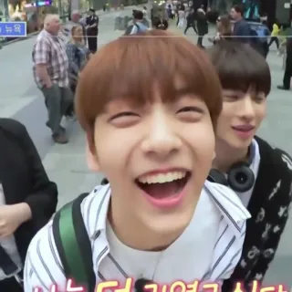 🦈 548556ed 나는 더 기억고 싶다 lächelnd, glücklich, person, koreanisch, text, rucksack, porträt, freunde telegram sticker