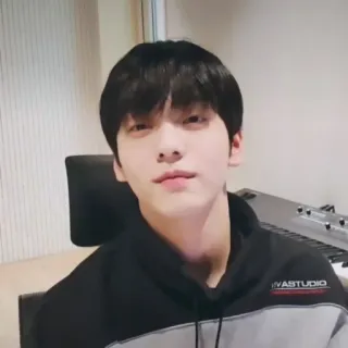 >> 𝗌𝗈𝗈𝖻𝗂𝗇 𝖿𝗋 @moonlix telegram stickers