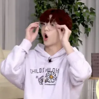 🦈 ea59b88f CHILDHOOD brille, person, hoodie, drinnen, jugend, kindheit, romantisch telegram sticker