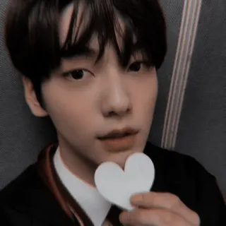 ⛅️ 359e8cda persoon, hart, selfie, kpop whatsapp sticker